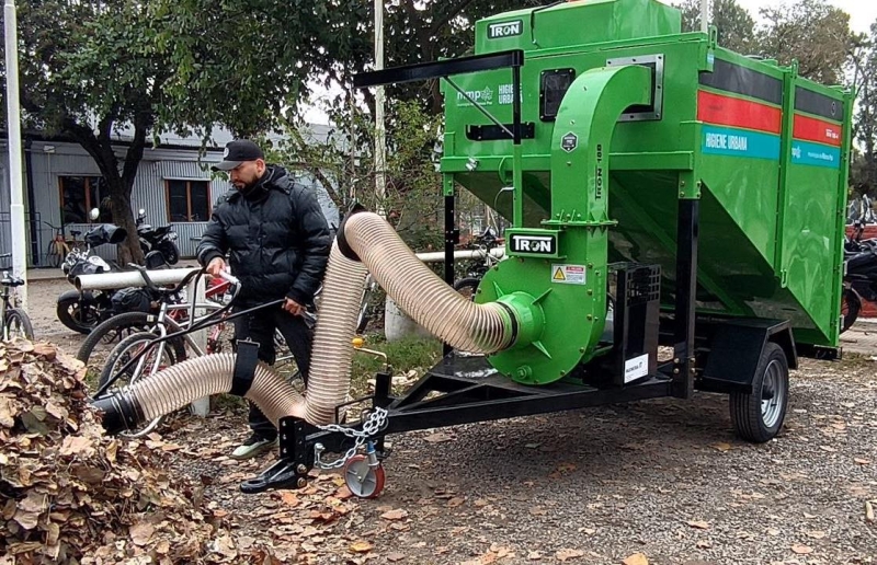 El Municipio incorpor&oacute; una m&aacute;quina aspiradora y trituradora de hojas
