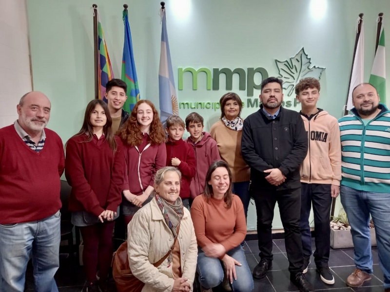 Entrega de reconocimiento a las y los ganadores de las Olimpíadas de Historia