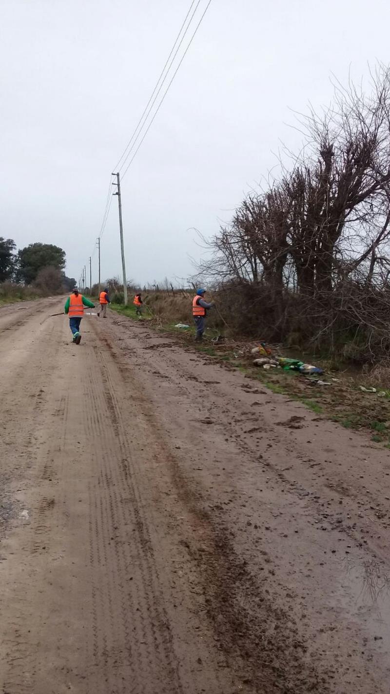 Limpieza de desagües pluviales en La Trocha