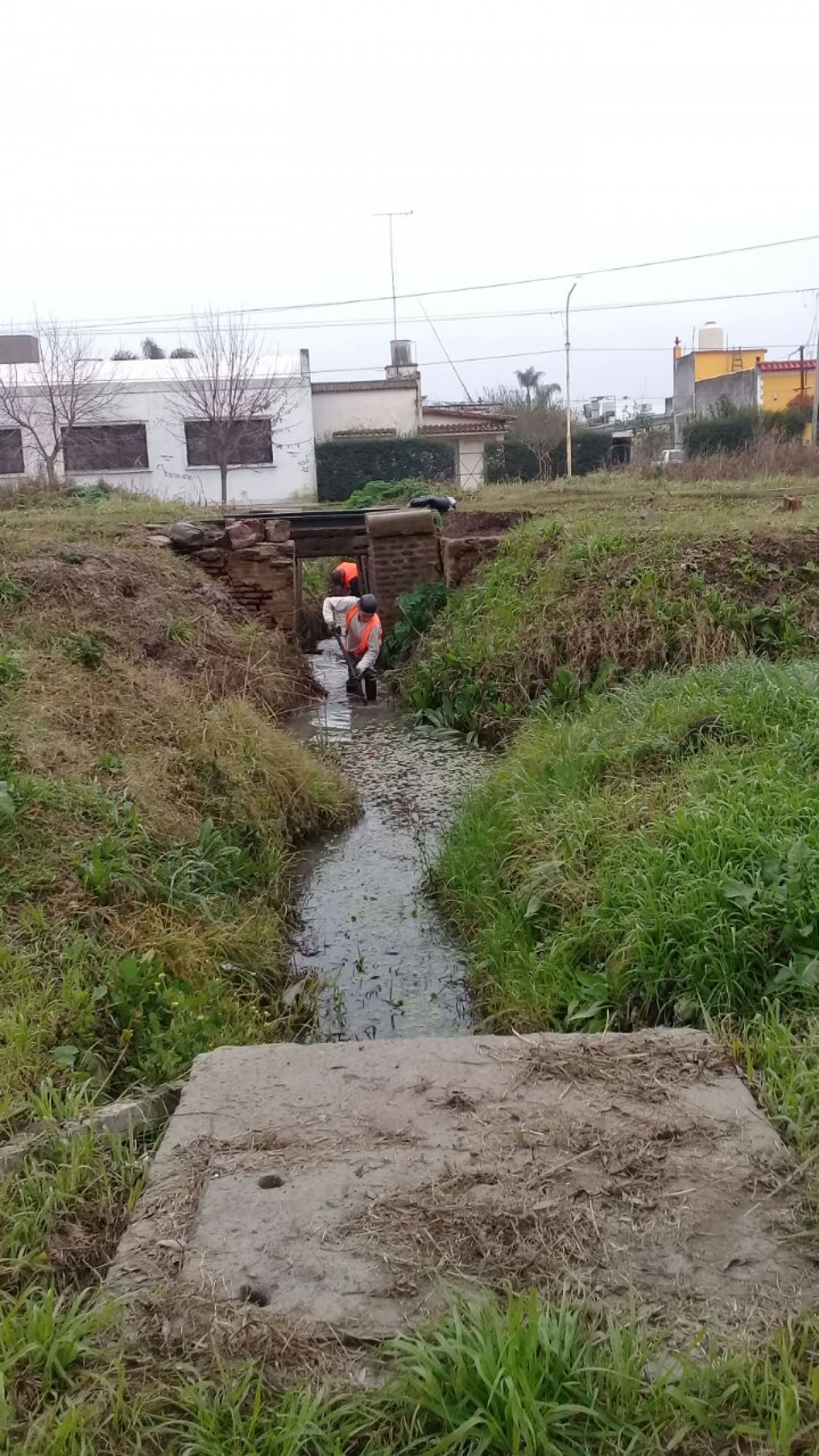 Limpieza de desagües pluviales en el casco urbano