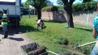 Limpieza de desagües pluviales en el barrio Sánchez