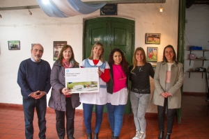 Entrega de ayuda económica a instituciones educativas