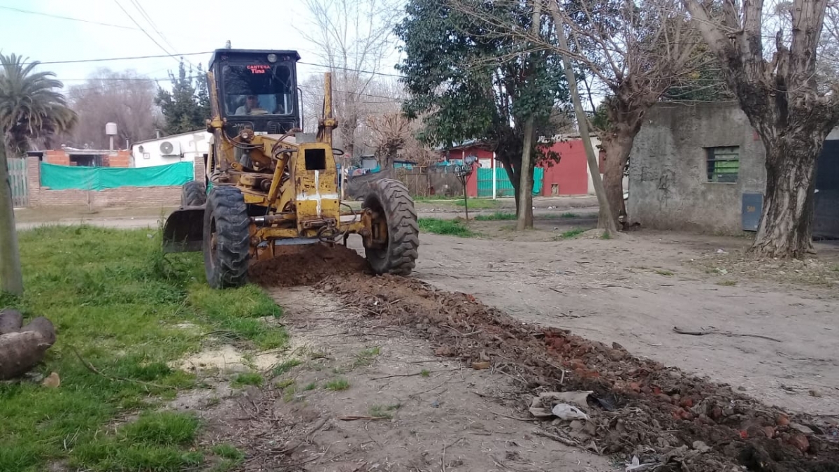 Nivelado de la calle El Lazo en Los Aromos