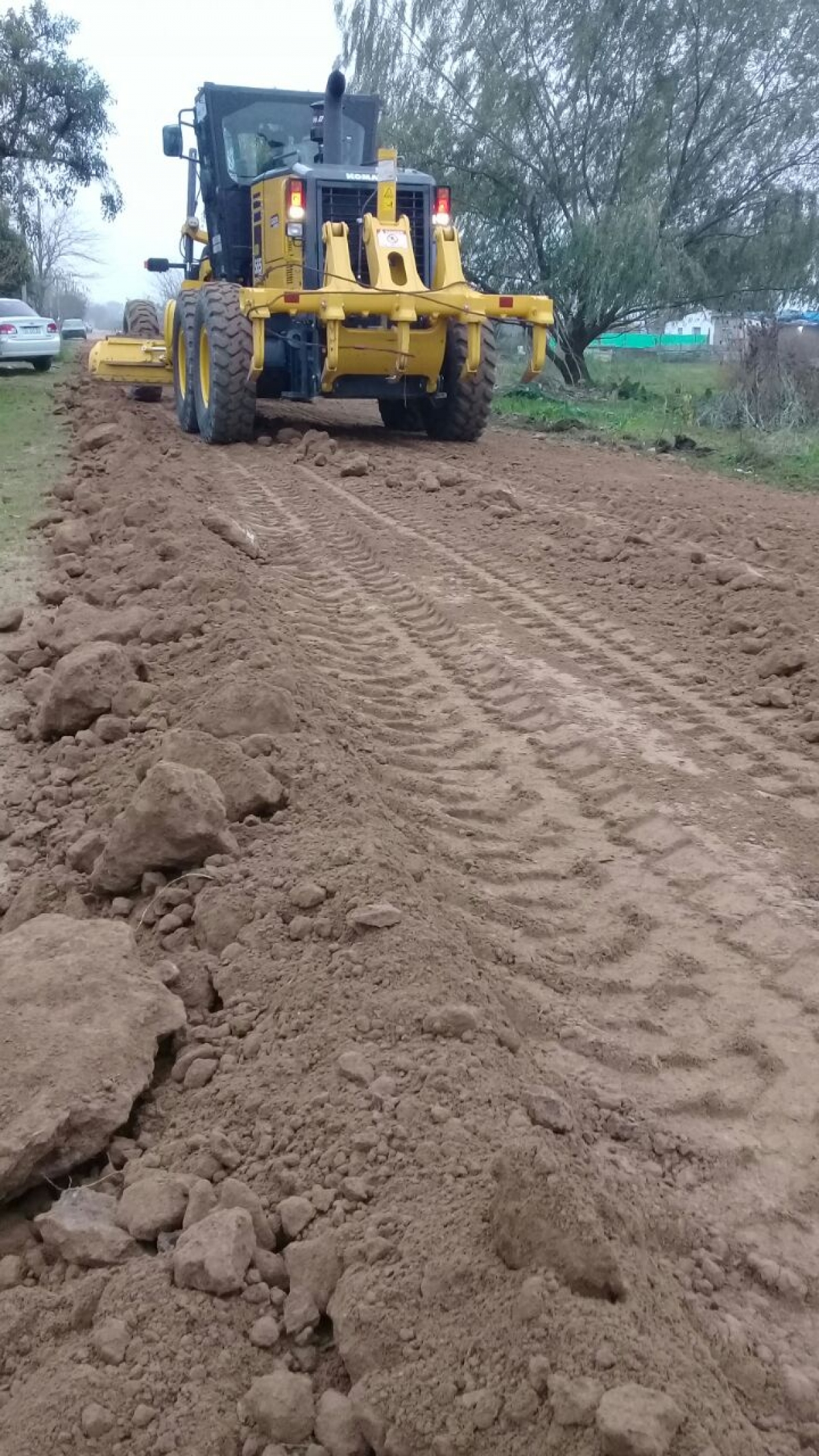 Nivelado y entoscado de calles del barrio El Colonial