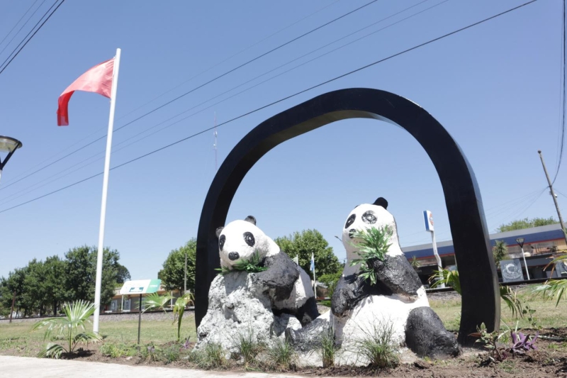 Presentan nueva escultrua en el Paseo de la Humanidad II
