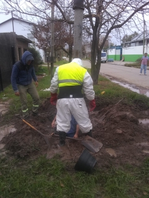 Reparación de perdidas de agua en las calles Agüero y España.