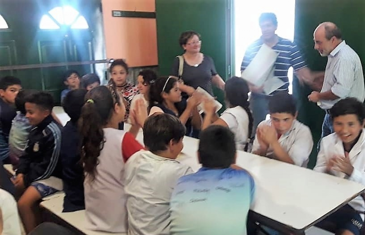 Visita del intendente a la Escuela Rural N°7 y entrega de ayuda