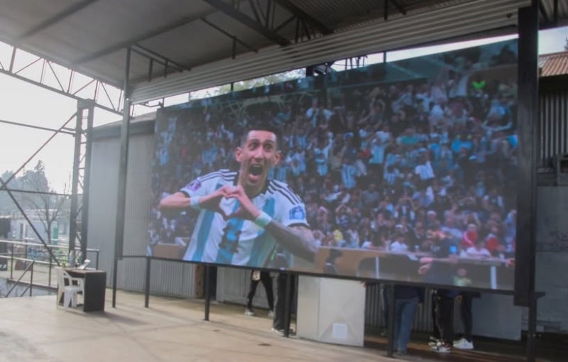 Se inaugur&oacute; una pantalla gigante en el Paseo de la Estaci&oacute;n