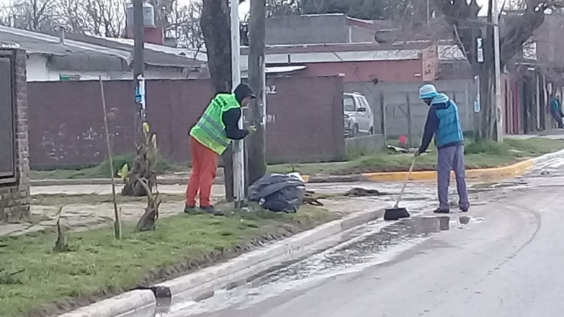 Limpieza de calles en el barrio La Paz