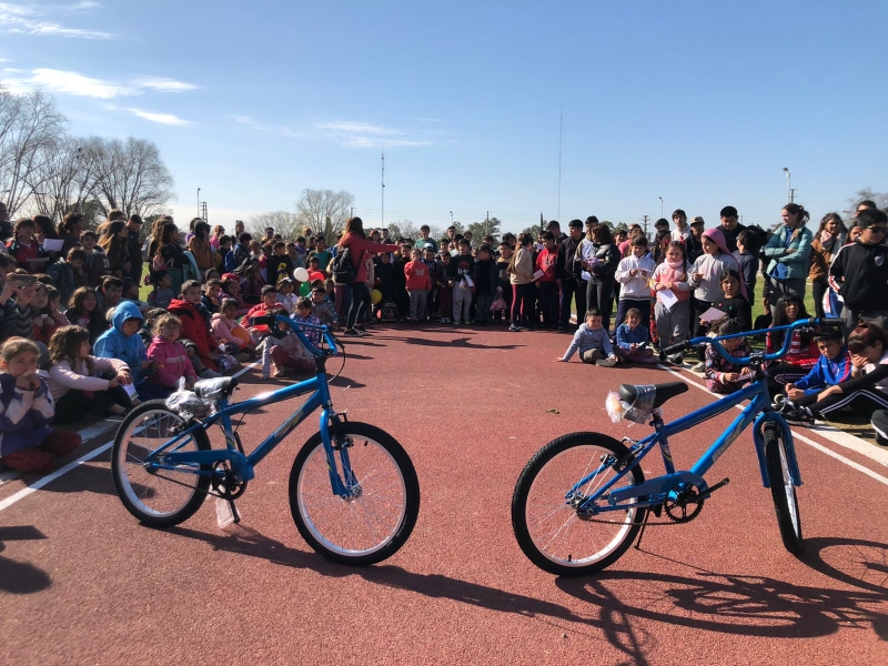 Juegos de la Velocidad en la Pista Municipal de Atletismo