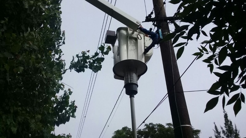 Reparación de luminarias en Cuatro Esquinas