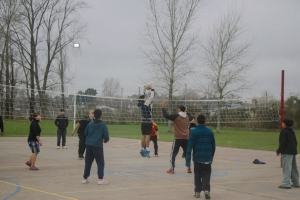 Envi&oacute;n organiz&oacute; un torneo de v&oacute;ley en el CIC del barrio la Paz