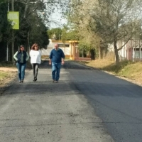 Avanza el asfalto de la calle Piedras en el barrio Santa María