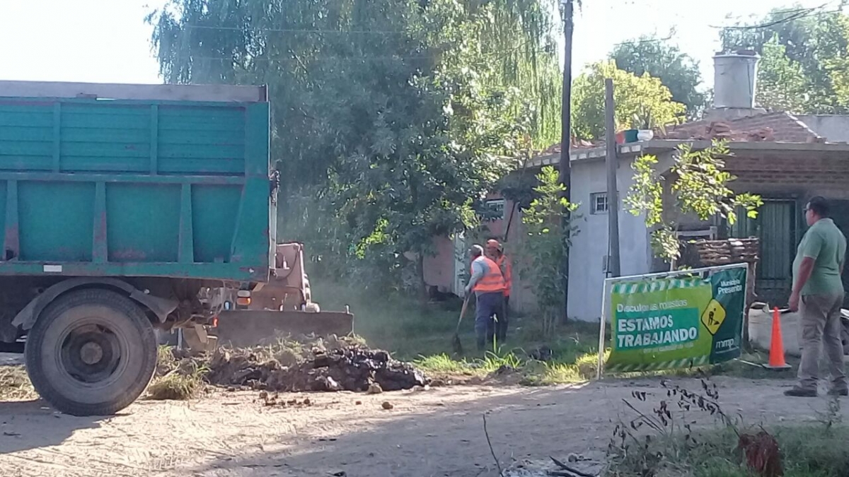 Limpieza integral y zanjeo en El Tonel