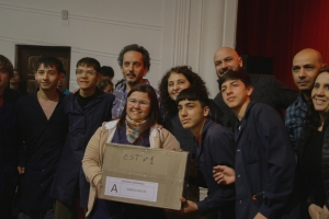 Entrega de libros en el Centro Cultural Roma