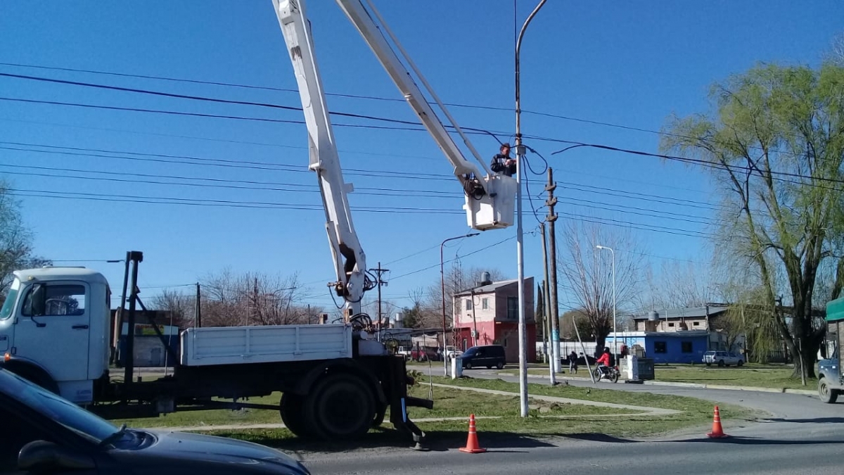 Instalación de cámadas de seguridad en la entrada de Los Aromos