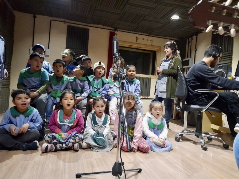 La Sala Verde del Jardín Nº907 grabó una canción en el CEDEC