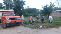 Colocación de caños de desagüe en El Lucero