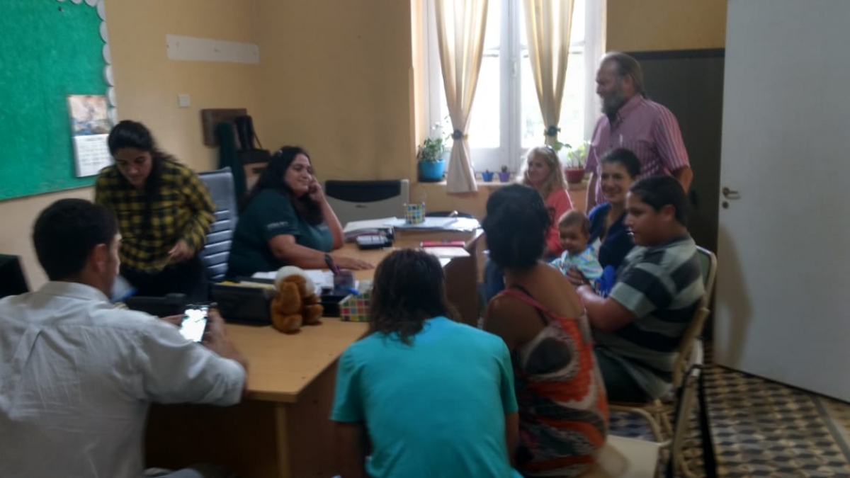 Reunión con productores y la comunidad educativa de la Escuela Agraria