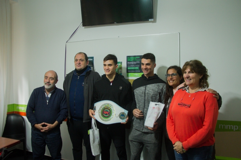 Reconocimiento al campeón nacional de boxeo Miguel Charamelo