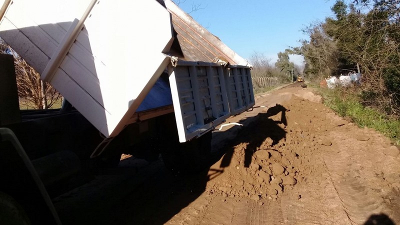 Avanza el nivelado y entoscado de Pueyrredón en El Lucero