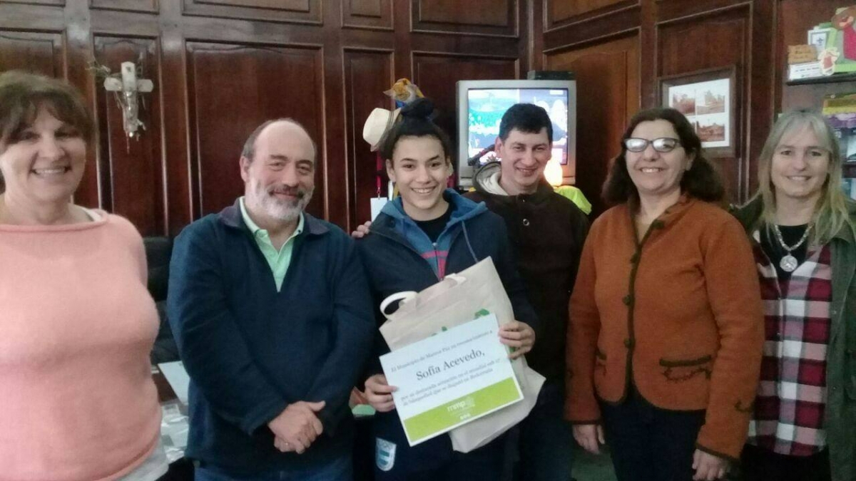 Reconocimiento a Sofía Acevedo luego de la clasificación al Mundial de Básquet Sub19