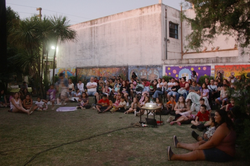 Cine bajo las estrellas en el Centro Cultural Roma