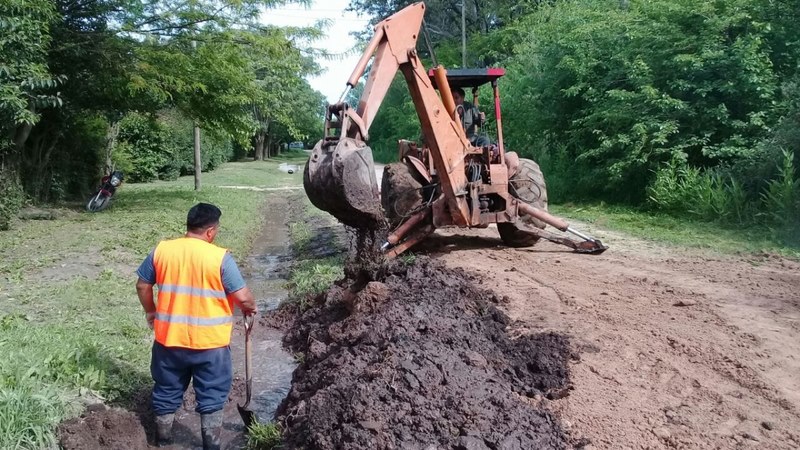 Obras y Servicios, zanjeo en barrio Güemes