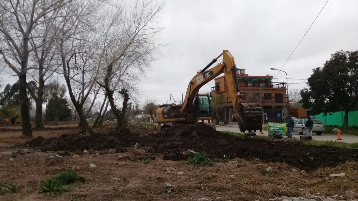 Continúa el demalezado del predio de Monteagudo y Buenos Aires