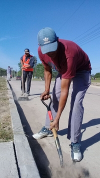 Limpieza en la colectora de la Ruta 40