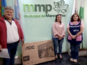 Entrega de televisor a la Escuela Nº12 René Favaloro