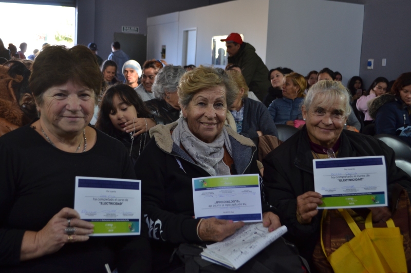 Cada vez más vecinos se capacitan en el Programa de Oficios para la Comunidad