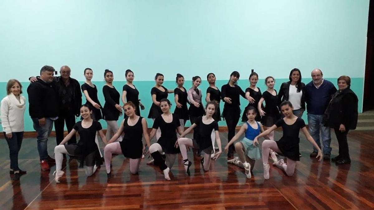 Primera clase de danza clásica en el espacio remodelado de Colonia Gutiérrez