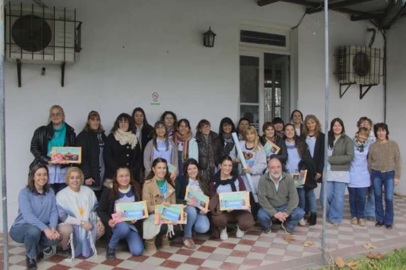 Entrega de apoyo econ&oacute;mico a jardines de Marcos Paz