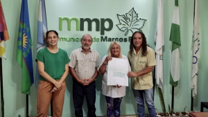 Entrega de apoyo económico a la Cooperadora del Hospital