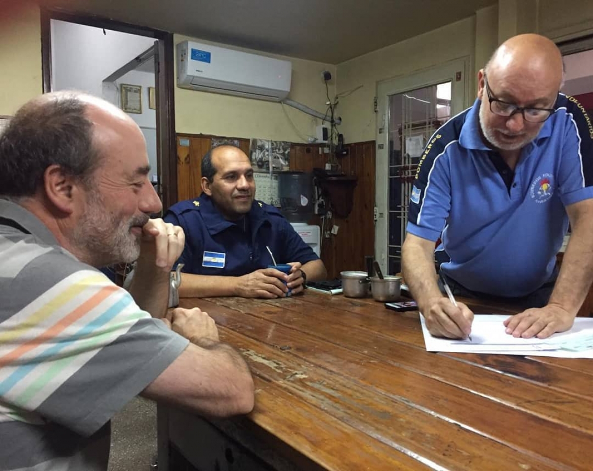 Curutchet entregó a los Bomberos Voluntarios recursos de la Tasa Solidaria