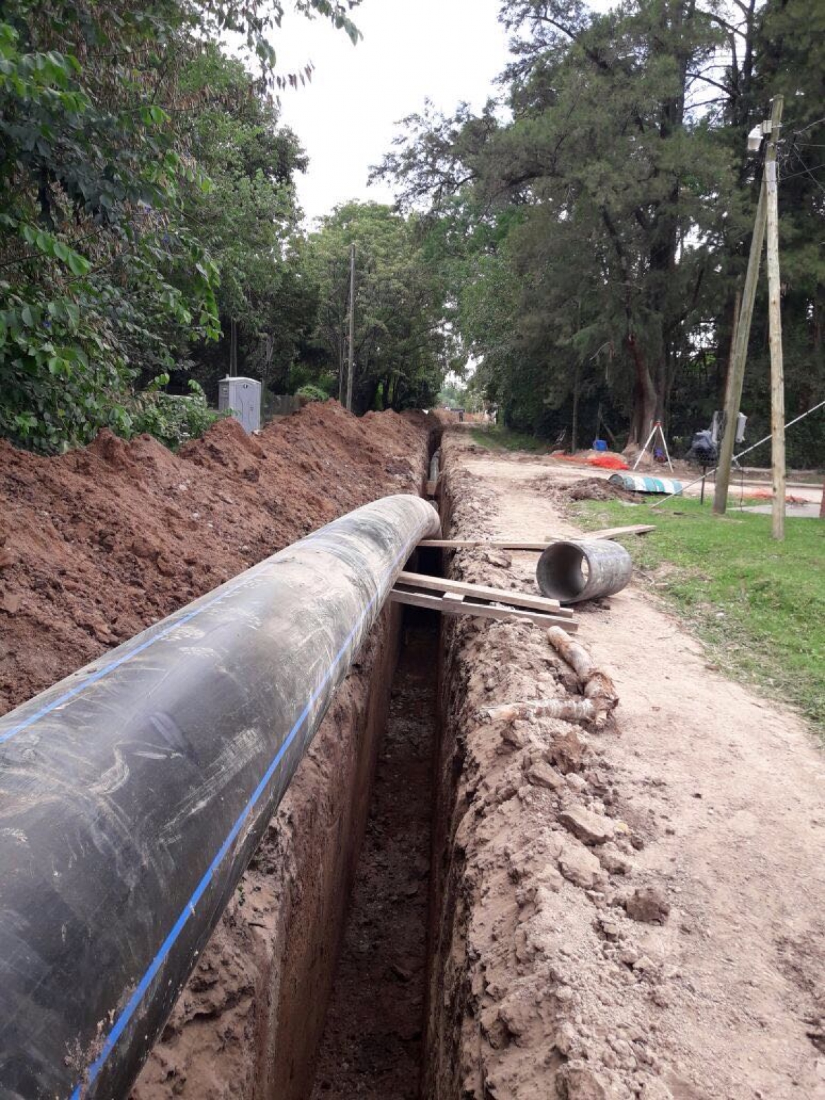 Cloacas y agua corriente en Cuatro Esquinas y La Capilla