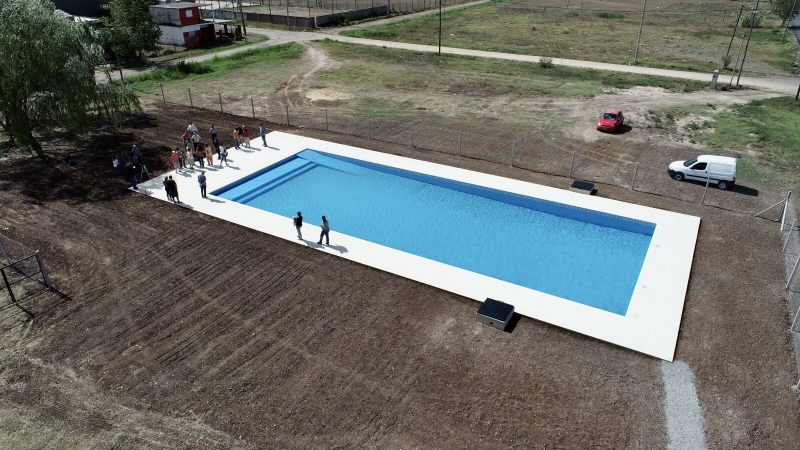 Presentación de la nueva pileta recreativa municipal en el barrio Santa Catalina