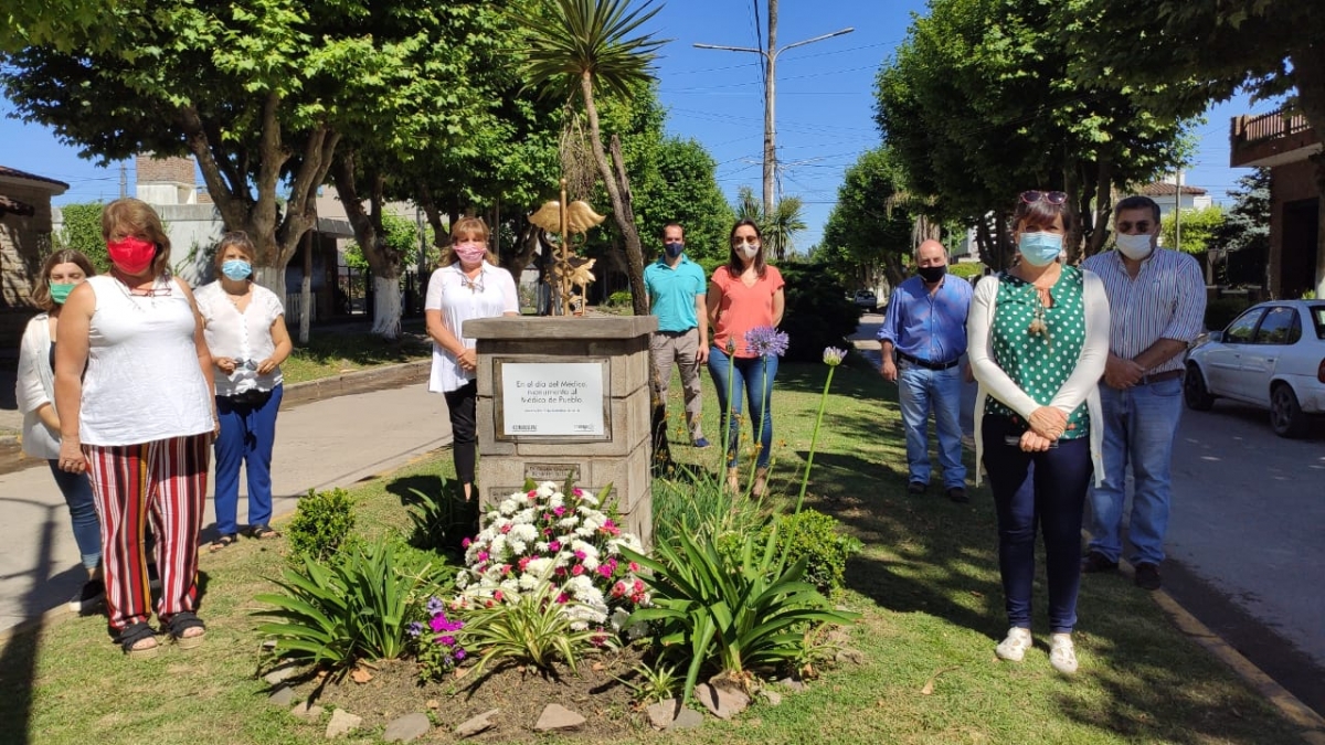 Ofrenda floral por el Día de los y las Medicxs