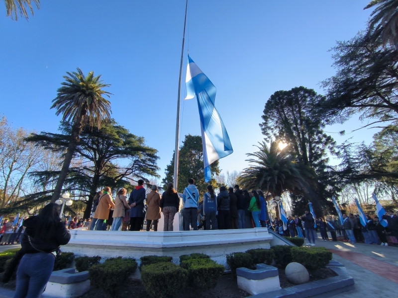 Marcos Paz conmemoró el Día de la Bandera