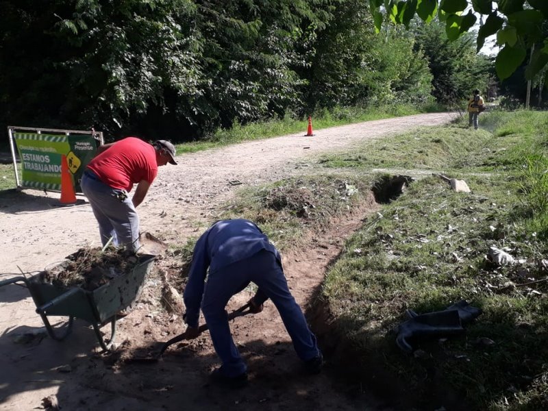 Continúan los trabajos de limpieza de zanjas en distintas zonas de nuestra ciudad