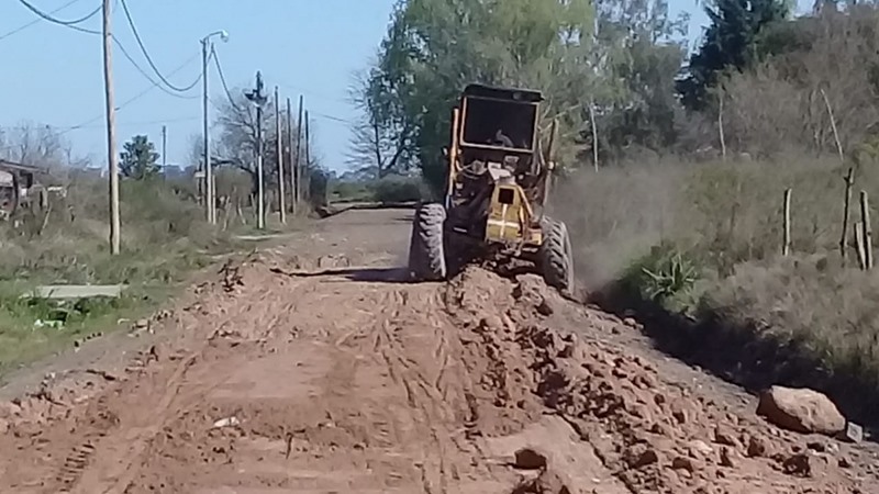 Nivelado y entoscado de calles del barrio Bernasconi