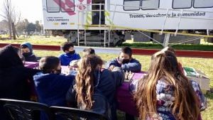 Taller de ajedrez en el Vagón Itinerante