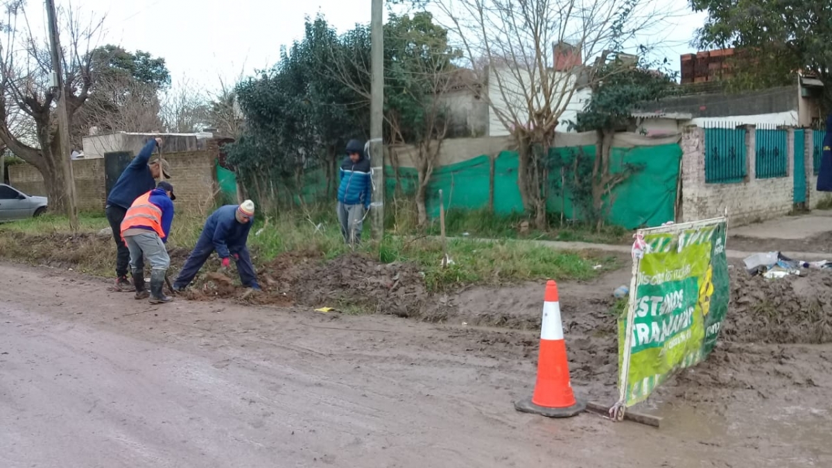 Zanjeo y limpieza de desagües pluviales en El Prado