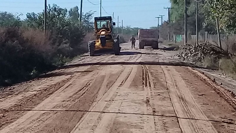 Nivelado y entoscado de la calle García, acceso a la Escuela 12