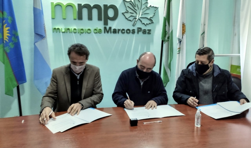 Firma de convenios con el ministro Gabriel Katopodis