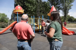 Recorrida por la puesta en valor de la plaza Eva Perón