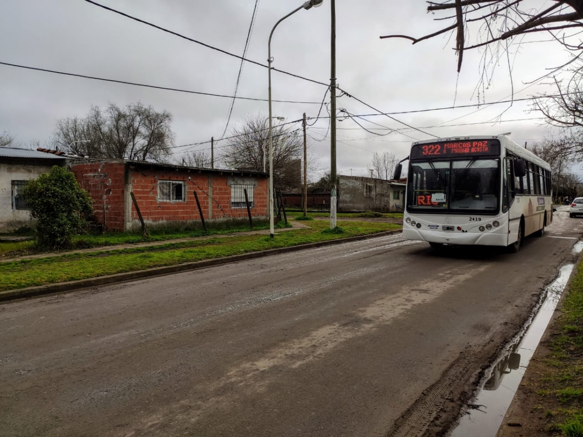 La línea 322 ya pasa por adentro de los barrios