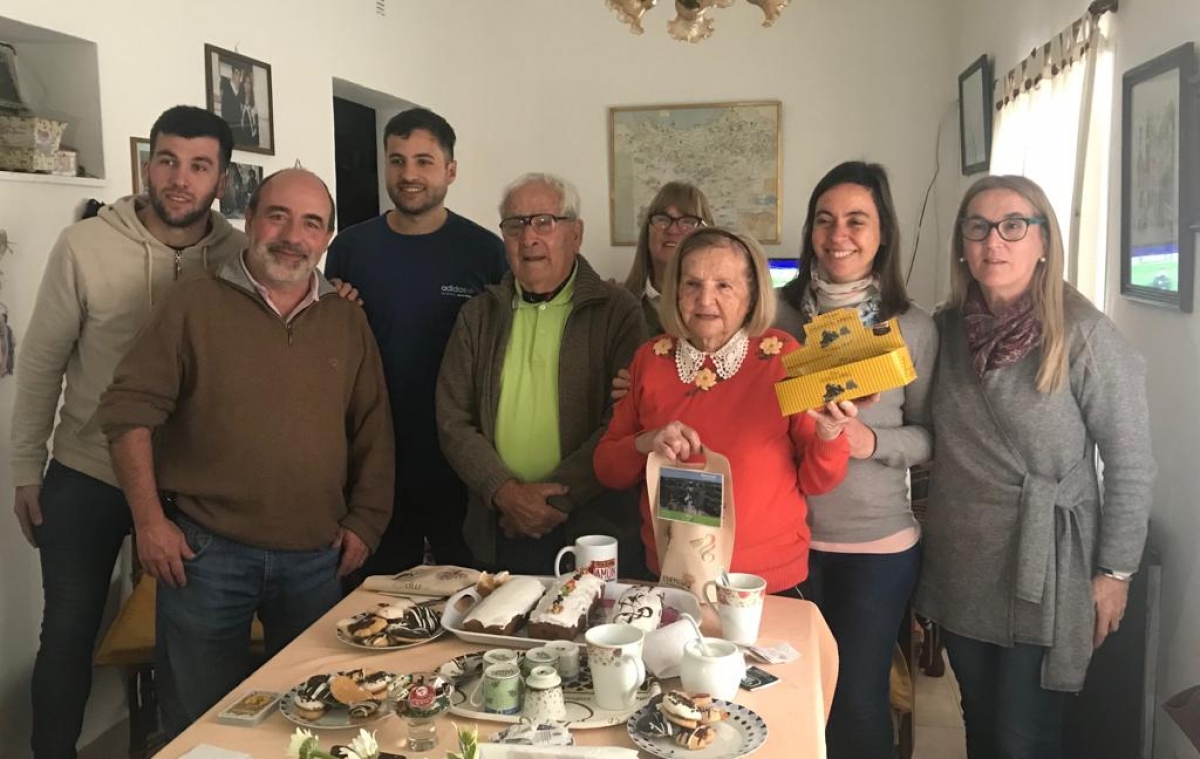 El intendente desayunbó con Lidia Achucarro que hoy cumple 90 años