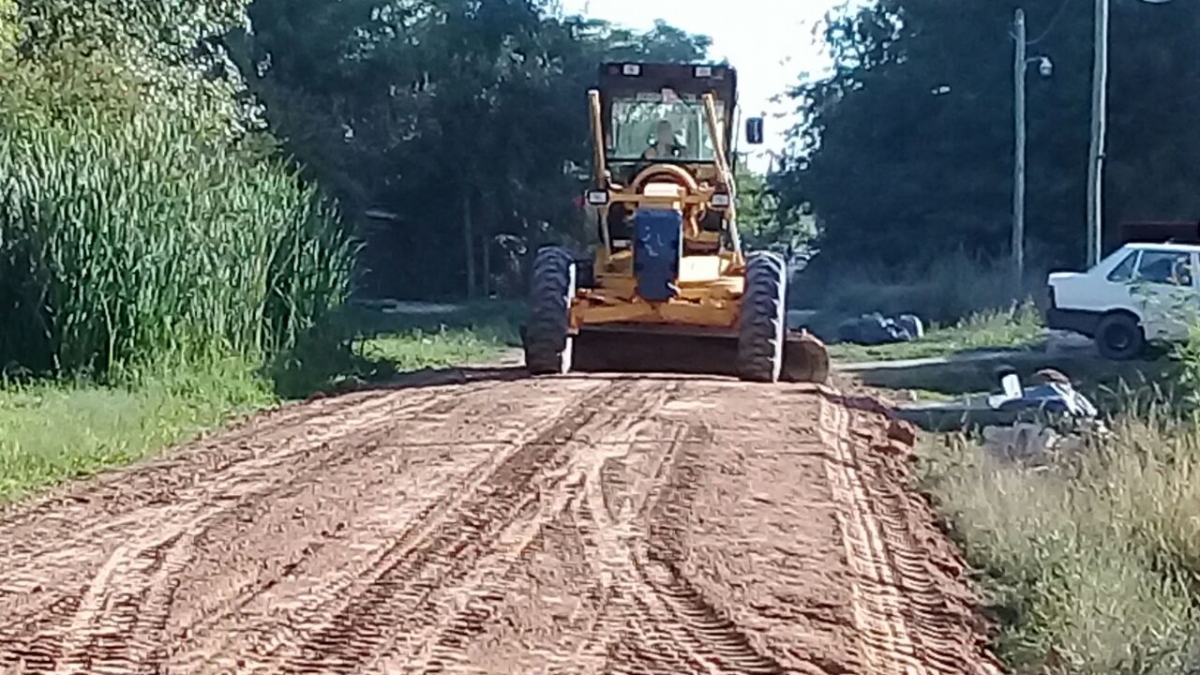 Conotnúa el nivelado y entoscado de la calle Cochabamba